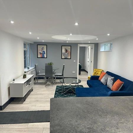 1 Bedroom Apartment - Abacus House - Huntingdon Town Centre - Contractor Friendly - Free Parking - Full Kitchen - Washer Dryer - Spacious - Ideal For Work Stays מראה חיצוני תמונה