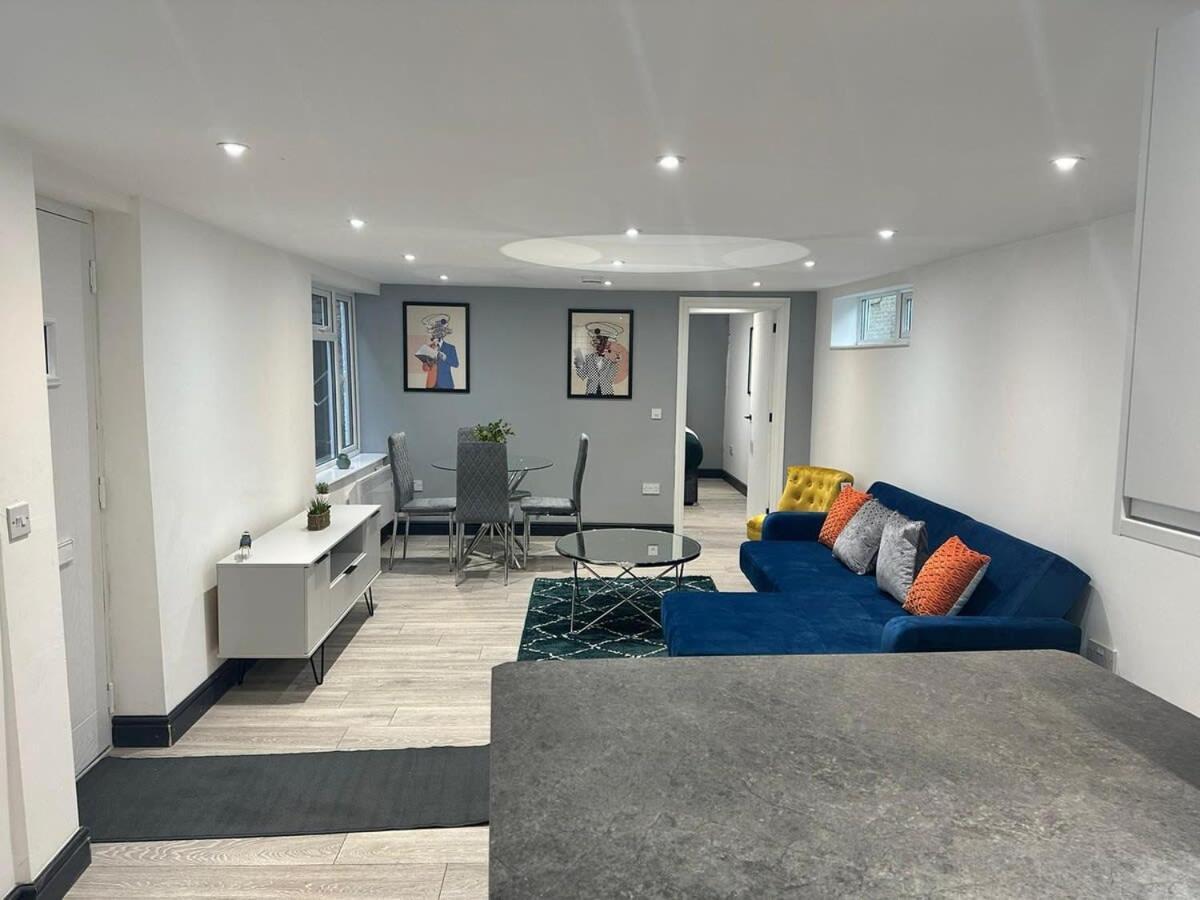 1 Bedroom Apartment - Abacus House - Huntingdon Town Centre - Contractor Friendly - Free Parking - Full Kitchen - Washer Dryer - Spacious - Ideal For Work Stays מראה חיצוני תמונה
